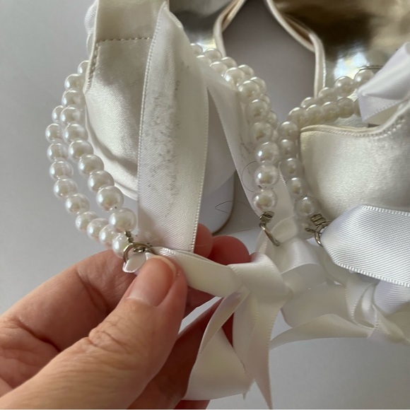 Elegant White Wedding Heels with Pearl Ankle Strap- Size 9 - Picture 10 of 12